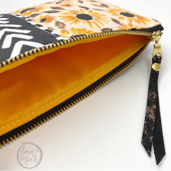 Love Mich wristlet - Picture 5 of 5